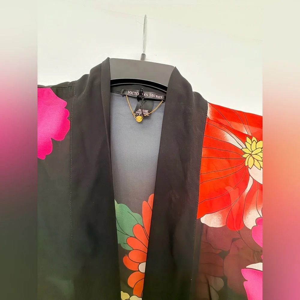 Victoria Secret Satin Short Robe Floral Black - Picture 3 of 6